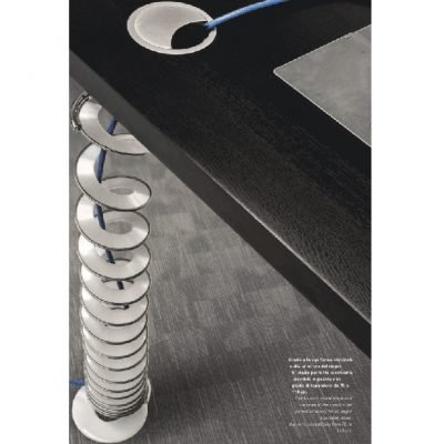 Vertebra passacavi a spirale o elicoidale per scrivania a 1 via, dettaglio dell'aggancio alla scrivania